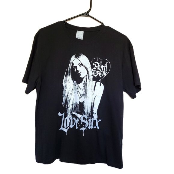 *NEW* AVRIL LAVIGNE Black & White "Love Sux" Graphic T-Shirt Size Small - Picture 1 of 3